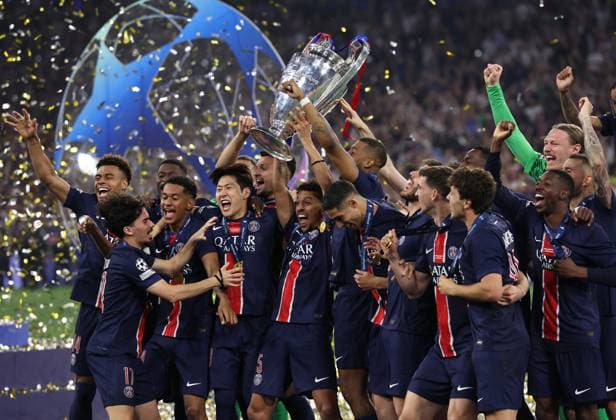 Munich, Germany, 31st May 2025. Paris St Germain celebrate winning the Champions League Trophy during the Paris Saint Germain vs Internazionale UEFA Champions League Final match at Munich Football Arena, Munich. Picture credit should read: David Klein Sportimage EDITORIAL USE ONLY. No use with unauthorised audio, video, data, fixture lists, club league logos or live services. Online in-match use limited to 120 images, no video emulation. No use in betting, games or single club league player publications. SPI_152_DK_UCL_Final SPI-3964-0155