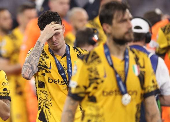 Munich, Germany, 31st May 2025. Alessandro Bastoni of Inter Milan dejected during the Paris Saint Germain vs Internazionale UEFA Champions League Final match at Munich Football Arena, Munich. Picture credit should read: David Klein Sportimage EDITORIAL USE ONLY. No use with unauthorised audio, video, data, fixture lists, club league logos or live services. Online in-match use limited to 120 images, no video emulation. No use in betting, games or single club league player publications. SPI_161_DK_UCL_Final SPI-3964-0161
