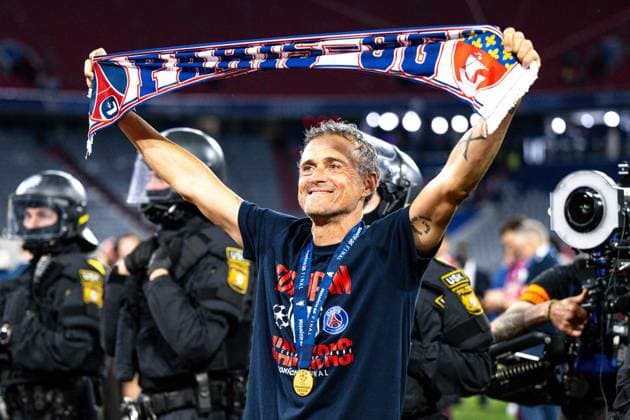 Luis Enrique Paris Saint Germain, Coach, Head coach celebrates victory with a fan scarf, GER, Paris Saint Germain vs Inter Milan, Football, Men, UEFA Champions League Final Muenchen 2025, Season 2024 2025, 31 05 2025, GER, Paris Saint Germain vs Inter Milan, Football, Men, UEFA Champions League Final Muenchen 2025, Season 2024 2025, 31 05 2025 Muenchen Copyright: xEibner-Pressefoto WolfgangxFrankx EP_WFK