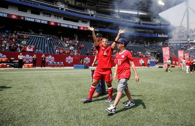 May 31, 2025, Winnipeg, Mb, CANADA: Canada s Desiree Scott (11), who is retiring from the national team, Nationalteam waves to the crowd as she is honoured at a pre-game ceremony prior to their game against Haiti in Winnipeg, Saturday, May 31, 2025. Haiti Canada Womens Soccer  - ZUMAc35_ 20250531_zaf_c35_071 Copyright: xJohnxWoodsx