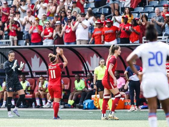 May 31, 2025, Winnipeg, Mb, CANADA: Canada s Desiree Scott (11) waves to the crowd as she is substituted against Haiti during second half soccer action in Winnipeg, Saturday, May 31, 2025. Scott is retiring from national team, Nationalteam play. Haiti Canada Womens Soccer  - ZUMAc35_ 20250531_zaf_c35_084 Copyright: xJohnxWoodsx