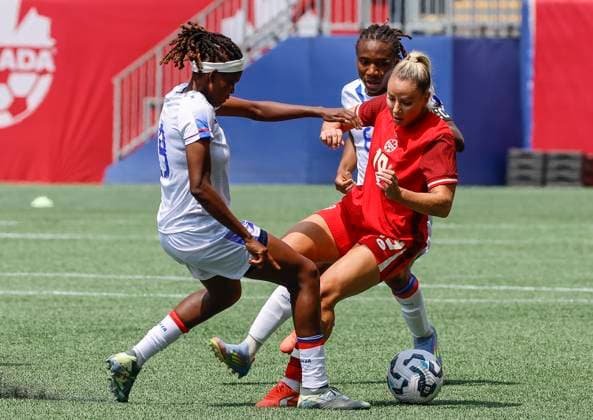 May 31, 2025, Winnipeg, Mb, CANADA: Canada s Adriana Leon (19) defends against Haiti s Adriana Leon (19) during first half soccer action in Winnipeg, Saturday, May 31, 2025. Haiti Canada Womens Soccer  - ZUMAc35_ 20250531_zaf_c35_088 Copyright: xJohnxWoodsx