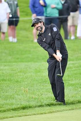 PGA, Golf Herren 2025: The Memorial Tournament MAY 31 May 31, 2025: Adam Hadwin (CAN) chips on the 1st tee during Round 3 of the Memorial Tournament in Dublin, Ohio. Brent Clark Cal Media (Credit Image: Â Brent Clark Cal Sport Media) Dublin Oh USA EDITORIAL USE ONLY Copyright: xx ZUMA-20250531_zma_c04_111.jpg BrentxClarkx csmphotothree388677