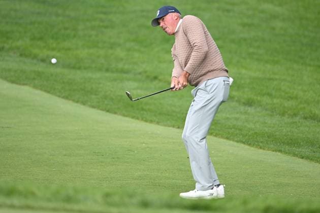 PGA, Golf Herren 2025: The Memorial Tournament MAY 31 May 31, 2025: Matt Kuchar (USA) chips on the 1st hole during Round 3 of the Memorial Tournament in Dublin, Ohio. Brent Clark Cal Media (Credit Image: Â Brent Clark Cal Sport Media) Dublin Oh USA EDITORIAL USE ONLY Copyright: xx ZUMA-20250531_zma_c04_138.jpg BrentxClarkx csmphotothree388692