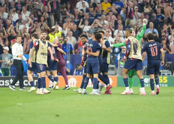 2025 UEFA Champions League Final: Paris Saint-Germain F.C. vs. FC Internazionale Milano PSG players celebrate Senny Mayulu of Paris Saint-Germain F.C. s goal during the 2025 UEFA Champions League Final: Paris Saint-Germain F.C. vs. FC Internazionale Milano on 31 May 2025, at Munich Football Arena, in Munich, Germany Munich Munich Football Arena Germany Copyright: xAlexandraxFechetex DSC0331201