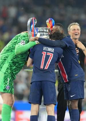 2025 UEFA Champions League Final: Paris Saint-Germain F.C. vs. FC Internazionale Milano PSG celebrate with the trophy after winning the Champions League for the first time after the 2025 UEFA Champions League Final: Paris Saint-Germain F.C. vs. FC Internazionale Milano on 31 May 2025, at Munich Football Arena, in Munich, Germany Munich Munich Football Arena Germany Copyright: xAlexandraxFechetex DSC0448001