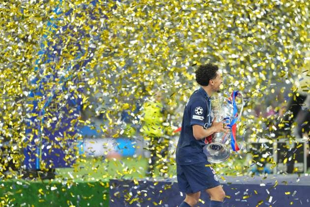 2025 UEFA Champions League Final: Paris Saint-Germain F.C. vs. FC Internazionale Milano Captain Marquinhos of Paris Saint-Germain F.C. is ready to lift the trophy after the 2025 UEFA Champions League Final: Paris Saint-Germain F.C. vs. FC Internazionale Milano on 31 May 2025, at Munich Football Arena, in Munich, Germany Munich Munich Football Arena Germany Copyright: xAlexandraxFechetex DSC0465601