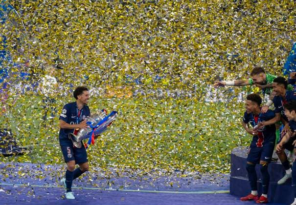 31 05 2025, Football UEFA Champions League Final 2025 Paris St Germain Inter Milan, in the Allianz Arena Munich award ceremony of the Champions League winner Paris St Germaine, Marquinhos FC Paris Saint Germain brings the trophy to the celebrating team DFL and DFB regulations prohibit any use of photographs as image sequences and or quasi video