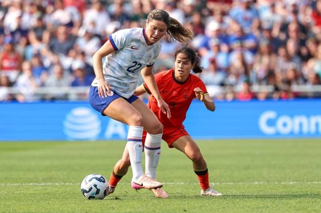Soccer 2025: China PR Vs United States MAY 31 May 31st, 2025: Emma Sears of the United States (22) defended by Chen Qiaozhu of China (3) during a International Friendly, Länderspiel, Nationalmannschaft soccer match between China PR and the United States at Allianz Field in St. Paul, Minnesota. Steven Garcia-CSM (Credit Image: Â Steven Garcia Cal Media) St. Paul Minnesota USA EDITORIAL USE ONLY Copyright: xx ZUMA-20250531_zma_c04_184.jpg StevenxGarciax csmphotothree388765