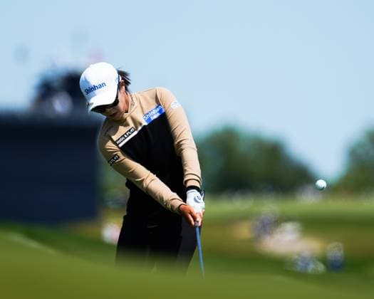 May 31, 2025, Madison, Wisconsin, USA: JIN HEE IM of South Korea chips onto the green on the first hole during the third round of the 2025 LPGA, Golf Damen U.S. Womens Open at Erin Hills Golf Course in Erin, Wis. Madison USA - ZUMAb262 20250531_znp_b262_002 Copyright: xJeffxM.xBrownx