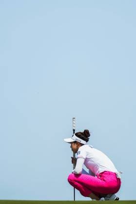 May 31, 2025, Madison, Wisconsin, USA: YEALIMI NOH of the United States kneels to line up a putt during the third round of the 2025 LPGA, Golf Damen U.S. Womens Open at Erin Hills Golf Course in Erin, Wis. Madison USA - ZUMAb262 20250531_znp_b262_028 Copyright: xJeffxM.xBrownx