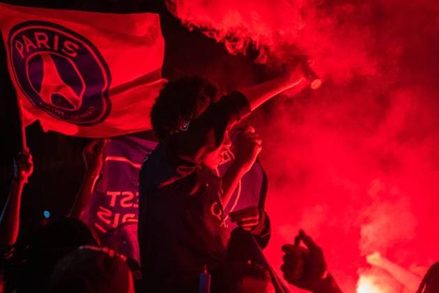 Paris PSG Fans Celebration Champions League Paris Saint-Germain (PSG) supporters gather holding flares in Paris early June 1, 2025, during celebrations following their 5-0 victory in the UEFA Champions League final football match against Inter Milan held in Munich. Paris ÃŽle-de-France France Copyright: xNaelxChahinex