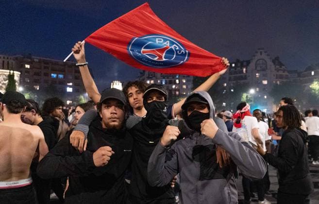 May 31, 2025, Paris, France, FRA: Outside the Parc des Princes, a sea of joy and fireworks: Paris Saint-Germain fans erupt in celebration after their teamÃ¢â‚¬â ¢s stunning 5-0 triumph over Inter Milan in Munich. With this historic victory, PSG becomes only the second French football clubÃ¢â‚¬after Olympique de Marseille in 1993Ã¢â‚¬to lift the UEFA Champions League trophy. A night of chants, flags, and tears of happiness marked a long-awaited moment for supporters across the capital. However, the festivities were marred by clashes between some groups of fans and the police, with several cars set on fire and tensions flaring in the surrounding streets. Paris FRA - ZUMAl224 0821125922st Copyright: xStefanoxLorussox