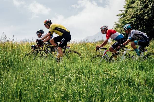Sport Bilder des Tages 2025 Giro d Italia Stage 20 Picture by Zac Williams SWpix.com - 31 05 2025 - Cycling - 2025 Giro d Italia Stage 20, Verres to Sestriere, Italy - Wout Van Aert, Visma Lease a Bike. Copyright: x xSWpix.comx(t axPhotographyxHubxLtd)xZacxWilliams SWpix.comx SWP-2645