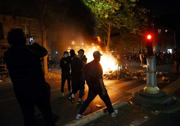 RECORD DATE NOT STATED PSG supporters celebrate Champions League winning - Paris Riots as Paris Saint-Germain s supporters celebrate PSG s winning the UEFA Champions League final football match over Inter Milan in Munich, in Avenue Kleber, Paris, France on May 31, 2025 Photo by Alain Apaydin ABACAPRESS.COM Paris France  Copyright: xApaydinxAlain ABACAx