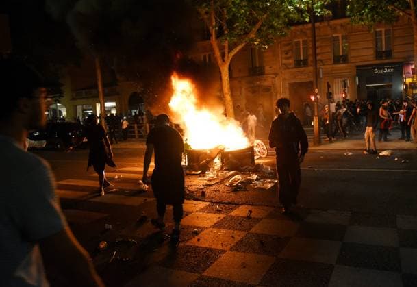 RECORD DATE NOT STATED PSG supporters celebrate Champions League winning - Paris Riots as Paris Saint-Germain s supporters celebrate PSG s winning the UEFA Champions League final football match over Inter Milan in Munich, in Avenue Kleber, Paris, France on May 31, 2025 Photo by Alain Apaydin ABACAPRESS.COM Paris France  Copyright: xApaydinxAlain ABACAx