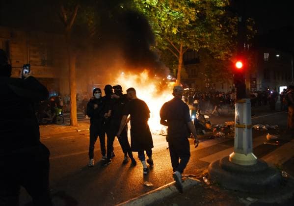 RECORD DATE NOT STATED PSG supporters celebrate Champions League winning - Paris Riots as Paris Saint-Germain s supporters celebrate PSG s winning the UEFA Champions League final football match over Inter Milan in Munich, in Avenue Kleber, Paris, France on May 31, 2025 Photo by Alain Apaydin ABACAPRESS.COM Paris France  Copyright: xApaydinxAlain ABACAx