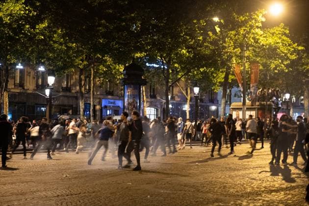 Clashes Between PSG Fans And The Police - Paris An evening of clashes on the Champs-Elysées between PSG fans and the police, following the PSG team s victory in the Champions League final against Arsenal, on the night of May 31, 2025 to June 1, 2025 in Paris, France. Photo by Florian Poitout ABACAPRESS.COM Paris France  Copyright: xPoitoutxFlorian ABACAx