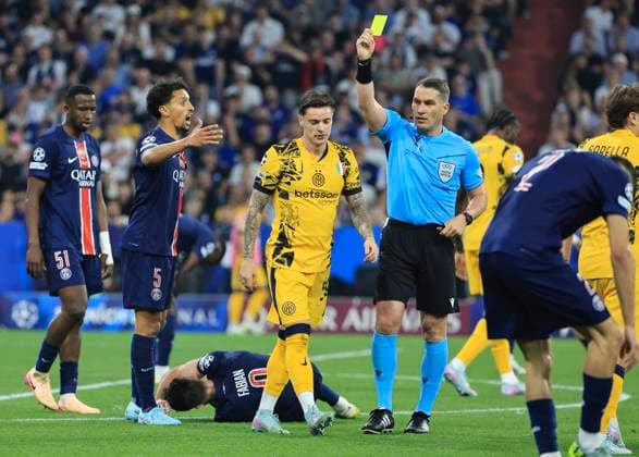 SOCCER - UEFA CL, PSG vs Inter MUNICH,GERMANY,31.MAY.25 - SOCCER - UEFA Champions League, final, Paris Saint-Germain vs FC Internazionale Milano. Image shows Willian PAcho (PSG), Marquinhos (PSG), Nicola Zalewski (Inter) and referee Istvan Kovacs (ROU).  GEPAxpictures xWolfgangxGrebien