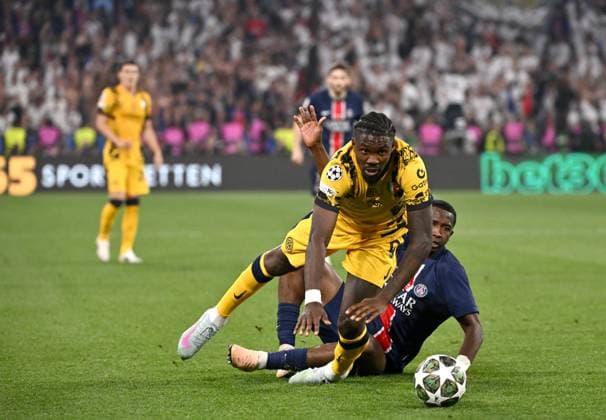 MUNICH, GERMANY - MAY 31: Marcus Thuram of FC Internazionale competes for the ball with Willian Pacho of Paris Saint-Germain ,during the UEFA Champions League Final 2025 between Paris Saint-Germain and FC Internazionale Milano at Allianz Arena on May 31, 2025 in Munich, Germany. SPO 