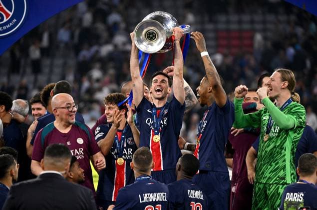 MUNICH, GERMANY - MAY 31: Fabian Ruiz of Paris Saint-Germain lifts the UEFA Champions League trophy after his team s victory after the UEFA Champions League Final 2025 between Paris Saint-Germain and FC Internazionale Milano at Munich Football Arena on May 31, 2025 in Munich, Germany. SPO 