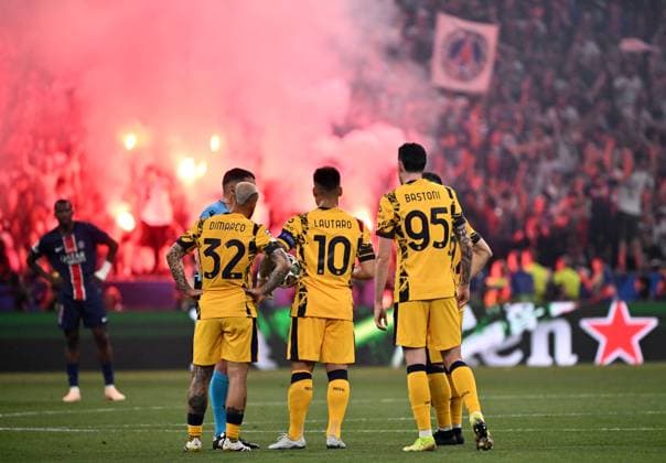 MUNICH, GERMANY - MAY 31: Players of FC Internazionale disappointed after Desire Doue of Paris Saint-Germain scoring his team s second goal ,during the UEFA Champions League Final 2025 between Paris Saint-Germain and FC Internazionale Milano at Allianz Arena on May 31, 2025 in Munich, Germany. SPO 