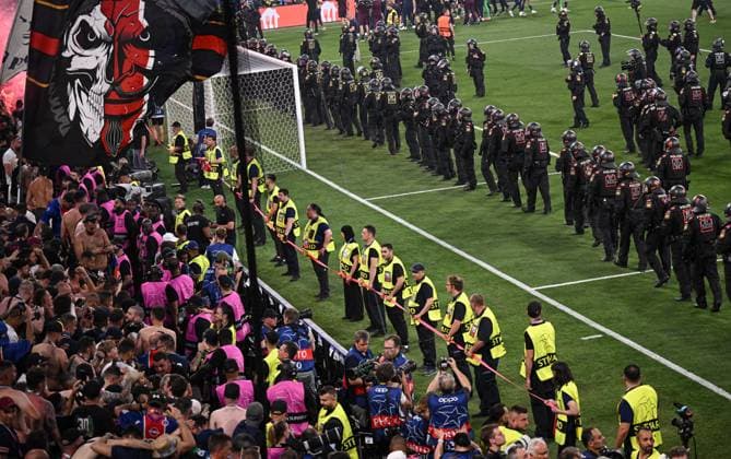Football CHL FINAL 2024 2025 Final in Munich 31 05 2025 Paris Saint Germain Inter Milan A hundred police officers stand on the pitch of the arena in Munich after the match Paris Saint Germain fans celebrate winning the Champions League