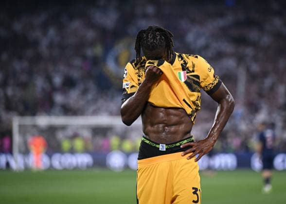 Football CHL FINAL 2024 2025 Final in Munich 31 05 2025 Paris Saint Germain Inter Milan Yann Bisseck Inter Milan disappointed, he has to be substituted due to injury