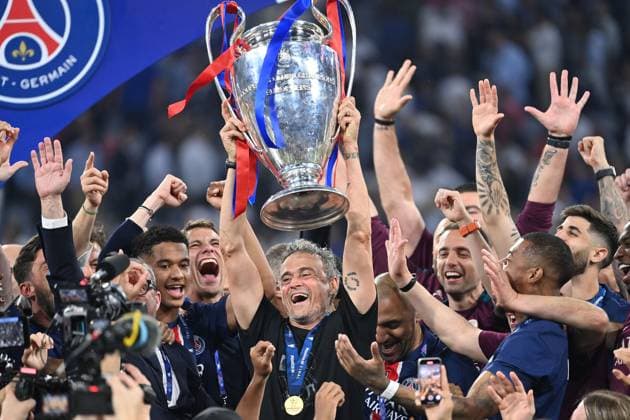 Player,team,team,team,team photo,team photo coach Luis ENRIQUE PSG with cup,cup,trophy,award ceremony,jubilation,joy,enthusiasm, football UEFA Champions League Final Paris Saint Germain PSG Inter Milan 5 0, on 31 05 2025 Munich Football Arena,
