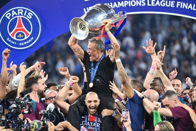 Coach Luis ENRIQUE PSG with trophy,cup,trophy, team photo,team,team,team photo, award ceremony, Football UEFA Champions League Final Paris Saint Germain PSG Inter Milan 5 0, on 31 05 2025 Munich Football Arena,