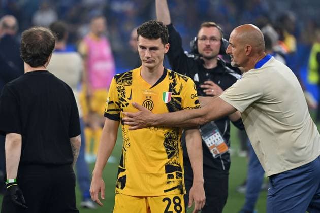 Benjamin PAVARD Milan after the match, disappointment, frustration, disappointed, frustrated, dejected, Football UEFA Champions League Final Paris Saint Germain PSG Inter Milan 5 0, on 31 05 2025 Munich Football Arena,