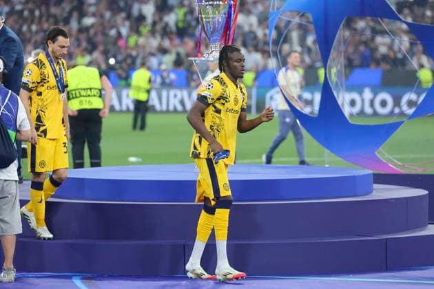 Yann Bisseck FC Internazionale Milano looks dejected, UEFA Champions League Final 2025, Paris Saint Germain and FC Internazionale Milano, Allianz Arena on May 31, 2025 in Munich, Germany Photo by Marco Steinbrenner DeFodi Images Yann Bisseck FC Internazionale Milano looks dejected, UEFA Champions League Final 2025, Paris Saint Germain and FC Internazionale Milano, Munich Football Arena, May 31, 2025 in Munich, Germany Photo by Marco Steinbrenner DeFodi Images