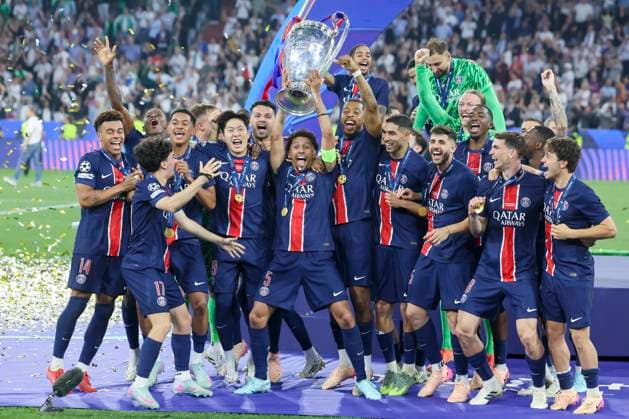 Marquinhos Paris Saint Germain celebrates with the UEFA Champions League winner s trophy and team mates, UEFA Champions League Final 2025, Paris Saint Germain and FC Internazionale Milano, Allianz Arena on 31 May 2025 in Munich, Germany Photo by Marco Steinbrenner DeFodi Images Marquinhos Paris Saint Germain celebrates with the UEFA Champions League winner s trophy and team mates, UEFA Champions League Final 2025, Paris Saint Germain and FC Internazionale Milano, Munich Football Arena, May 31, 2025 in Munich, Germany Photo by Marco Steinbrenner DeFodi Images