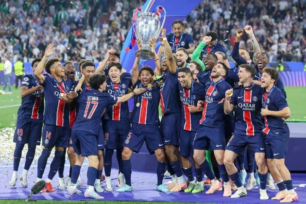 Marquinhos Paris Saint Germain celebrates with the UEFA Champions League winner s trophy and team mates, UEFA Champions League Final 2025, Paris Saint Germain and FC Internazionale Milano, Allianz Arena on 31 May 2025 in Munich, Germany Photo by Marco Steinbrenner DeFodi Images Marquinhos Paris Saint Germain celebrates with the UEFA Champions League winner s trophy and team mates, UEFA Champions League Final 2025, Paris Saint Germain and FC Internazionale Milano, Munich Football Arena, May 31, 2025 in Munich, Germany Photo by Marco Steinbrenner DeFodi Images