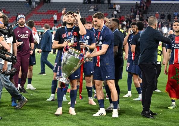 31 05 2025, xsltx, Football UEFA Champions League Final 2025, Paris St Germain Inter Milan v l Goncalo Ramos Paris Saint Germain and Fabian Ruiz Paris Saint Germain present the Champions League Cup DFL DFB REGULATIONS PROHIBIT ANY USE OF PHOTOGRAPHS as IMAGE SEQUENCES and or QUASI VIDEO