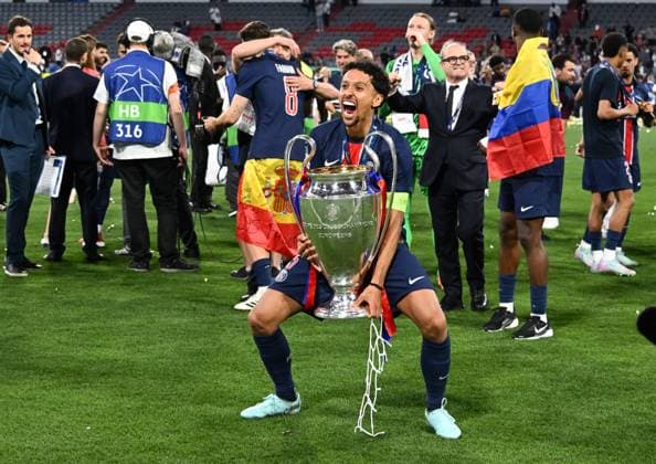 31 05 2025, xsltx, Football UEFA Champions League Final 2025, Paris St Germain Inter Milan v l Marquinhos Paris Saint Germain presents the Champions League Cup DFL DFB REGULATIONS PROHIBIT ANY USE OF PHOTOGRAPHS as IMAGE SEQUENCES and or QUASI VIDEO