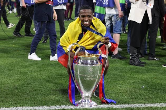 Germany, Munich 31 05 2025 xJFx Uefa Champions League Final 2025 Paris Saint Germain FC Internazionale Milano v l , Wilian Pacho Paris Saint Germain with trophy Copyright: JoaquimxFerreira