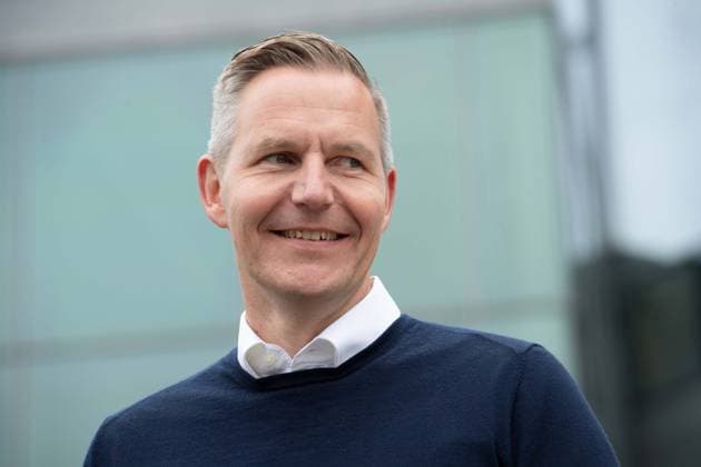 Axel HEFER, Chairman of the Supervisory Board FC Schalke 04, Presentation of Frank BAUMANN as new Chief Sports Officer of FC Schalke 04, on 01 06 2025 in Gelsenkirchen, Veltins Arena DFL regulations prohibit any use of photographs as image sequences and or quasi video Â