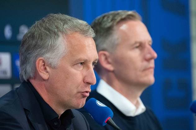 from left Frank BAUMANN, new Chief Sports Officer of FC Schalke 04 Axel HEFER, Chairman of the Supervisory Board FC Schalke 04, presentation of Frank BAUMANN as new Chief Sports Officer of FC Schalke 04, on 01 06 2025 in Gelsenkirchen, Veltins Arena DFL regulations prohibit any use of photographs as image sequences and or quasi video Â