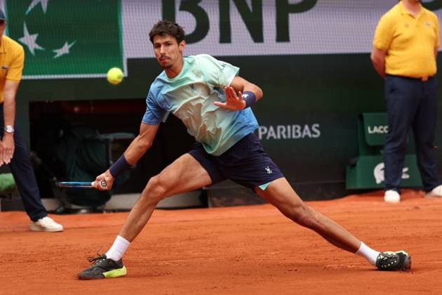 ROLAND GARROS 2025 Thierry Larret MAXPPP - PARIS (75) 01 06 2025 Thierry Larret Maxppp. Tennis. Roland Garros 2025. Internationaux de France de tennis. Stade Roland Garros, Paris (75). Le 1er juin 2025. Court Suzanne Lenglen : Alexei POPYRIN (AUS) vs Tommy PAUL (USA) PARIS (75) STADE ROLAND GARROS PARIS ILE DE FRANCE FRANCE  Copyright: xMAXPPPxThierryxLarretx TLR202506019354 TLR202506019354