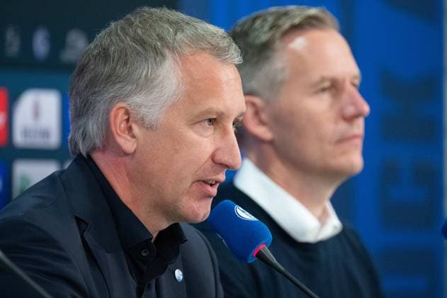 from left Frank BAUMANN, new Chief Sports Officer of FC Schalke 04 Axel HEFER, Chairman of the Supervisory Board FC Schalke 04, presentation of Frank BAUMANN as new Chief Sports Officer of FC Schalke 04, on 01 06 2025 in Gelsenkirchen, Veltins Arena DFL regulations prohibit any use of photographs as image sequences and or quasi video Â