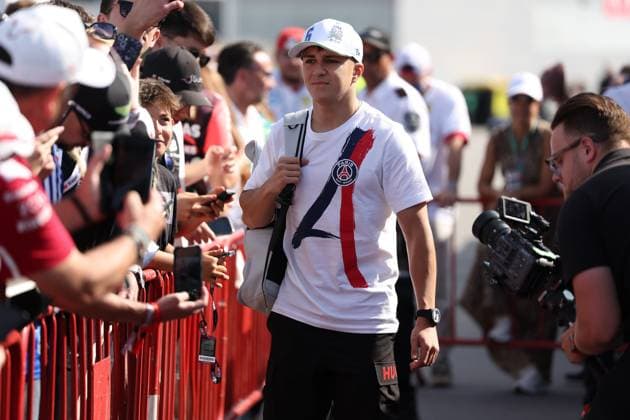 01 06 2025, xrarjax, Motorsport FIA Formula 1, Spanish Grand Prix 2025 v l Isack Hadjar Racing Bulls starting number 06 comes to the track in Paris Saint Germain jersey shirt FIA REGULATIONS PROHIBIT ANY USE OF PHOTOGRAPHS as IMAGE SEQUENCES and or QUASI VIDEO Barcelona .