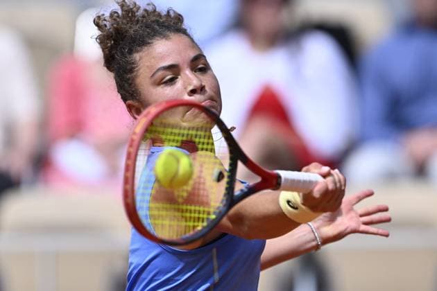 2025 Roland-Garros - Day 8 PARIS, FRANCE - JUNE 01: Jasmine Paolini of Italy plays against Elina Svitolina of Ukraine (not seen) during the Women s Singles fourth Round match on Day Eight of the 2025 French Open at Roland Garros on June 01, 2025 in Paris, France. Burak Akbulut Anadolu Paris France. Editorial use only. Please get in touch for any other usage.  Copyright: x2025xAnadoluxBurakxAkbulutx