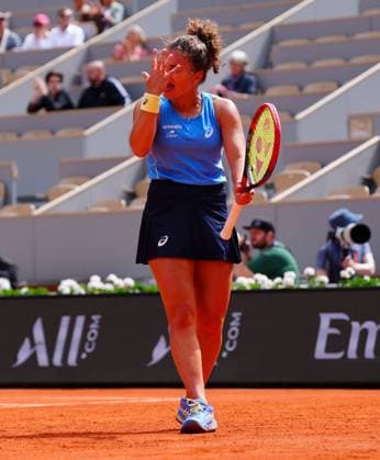 Jasmine Paolini in fourth round action French Open Tennis, Day Eight, Tennis, Roland Garros, Paris, France - 01 Jun 2025 EDITORIAL USE ONLY No use with unauthorised audio, video, data, fixture lists, club league logos or live services. Online in-match use limited to 120 images, no video emulation. No use in betting, games or single club league player publications.  Copyright: xJavierxGarcia Shutterstockx 15334656l