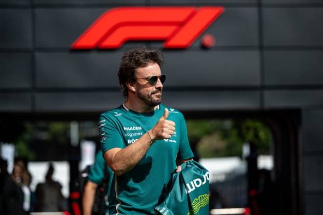 Fernando Alonso Aston Martin Aramco F1 Team, Spain, 14 thumbs up, ESP, Formula 1 World Championship, Aramco Grand Prix of Spain, Circuit de Barcelona Catalunya, Race, 2025 season, 01 06 2025 ESP, Formula 1 World Championship, Aramco Grand Prix of Spain, Circuit de Barcelona Catalunya, Race, 2025 season, 01 06 2025 Barcelona Copyright: xEibner-Pressefoto Memmlerx EP_MMR