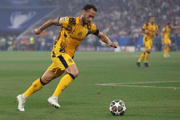 Hakan Ã‡alhanoÄülu Inter Milan controls the ball during the UEFA Champions League Final 2025 between Paris Saint Germain and FC Internazionale Milano at Munich Football Arena on May 31, 2025 in Munich, Germany Photo by Oliver Kaelke DeFodi Images