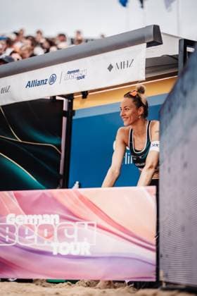 Beach volleyball women Allianz German Beach Tour 2025 Tourstop Hamburg 01 06 2025 Louisa Lippmann on the players bench shortly before entering the Arena Hamburg Active City Arena Heiligengeistf Hamburg Germany