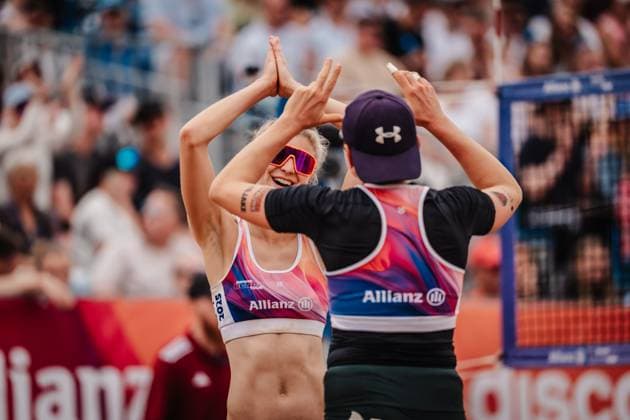 Beach volleyball women Allianz German Beach Tour 2025 Tourstop Hamburg 01 06 2025 v l Nele Barber and Melanie Gernert cheer Hamburg Active City Arena Heiligengeistf Hamburg Germany