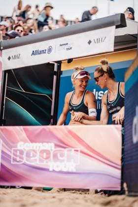 Beach volleyball women Allianz German Beach Tour 2025 Tourstop Hamburg 01 06 2025 from l Linda Bock and Louisa Lippmann before entering the Arena Hamburg Active City Arena Heiligengeistf Hamburg Germany