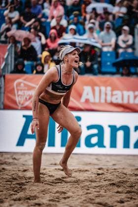 Beach volleyball women Allianz German Beach Tour 2025 Tourstop Hamburg 01 06 2025 Melanie Paul cheers Hamburg Active City Arena Heiligengeistf Hamburg Germany